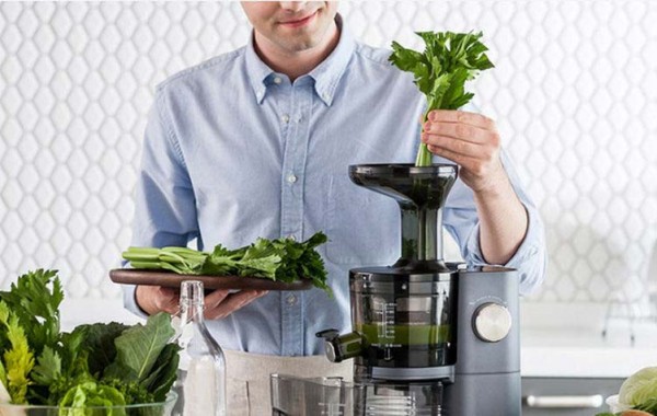 Hurom-H-AI-mit-normalem-EinfuelltrichterGtsUiPGl1S6ym